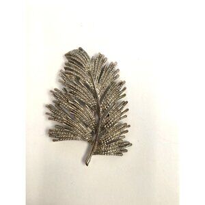 Vintage Silver Tone Leaf Brooch Pin Metal Retro Jewelry Accessory For Women